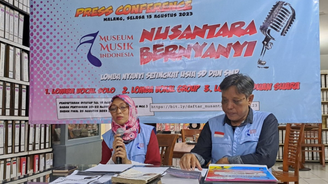Ketua Museum Musik Indonesia, Ratna Sakti Wulandari dan Humas Museum Musik Indonesia, Abdul Malik