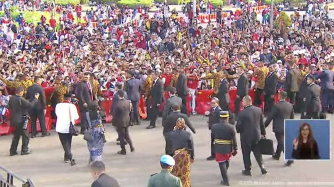 Presiden Jokowi Sapa Masyarakat di Luar Istana Merdeka di HUT RI ke-78