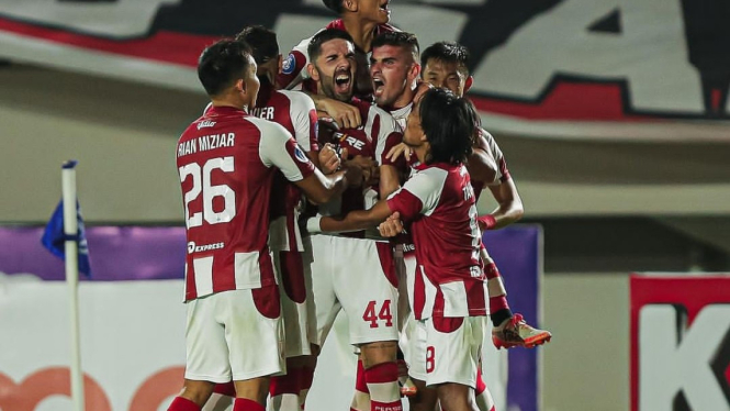 Pemain Persis Solo merayakan gol ke gawang Bali United
