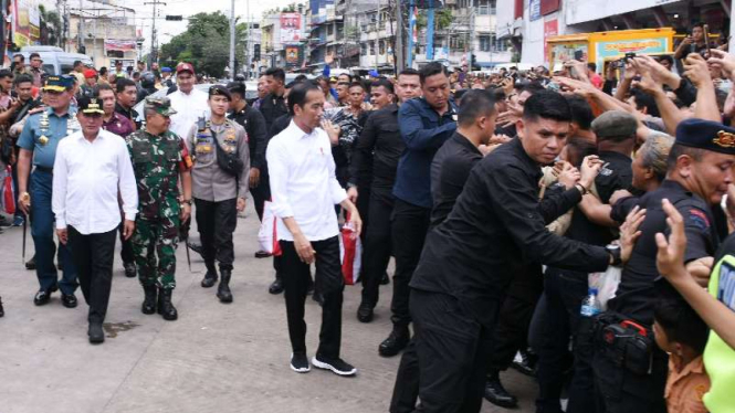 Presiden Jokowi berkunjung ke Medan.