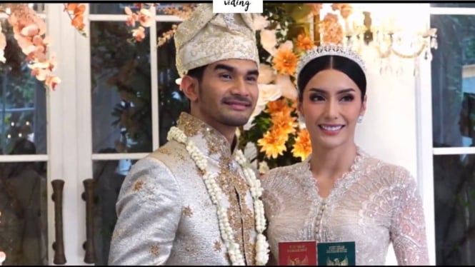 Tengku Tezi dan Tyas Mirasih menikah.