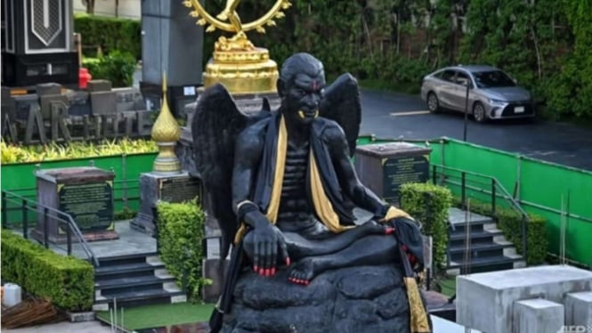 Patung Kru Kai Kaew yang memicu kontroversi