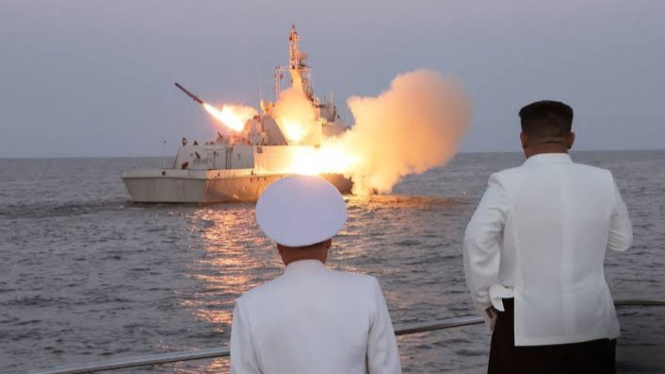 VIVA Militer: Kim Jong-un menyaksikan uji coba rudal balistik Korea Utara