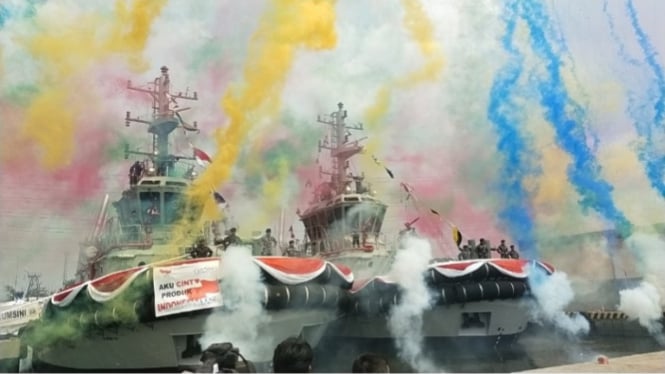 VIVA Militer: Wakasal Laksdya TNI Ahmadi Heri Resmikan 2 Kapal Tug Boat baru 