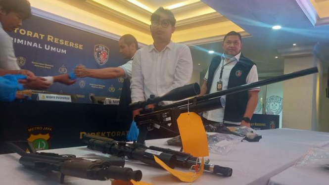 Polda Metro Jaya merilis kasus senjata api (senpi) ilegal
