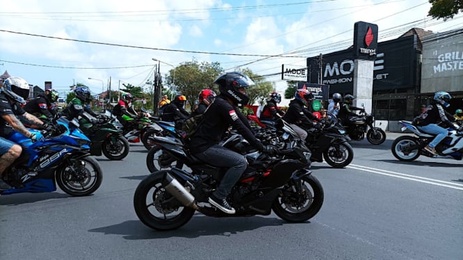 VIVA Otomotif: Touring komunitas motor