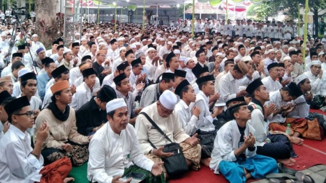 Habib Umar bin Hafidz di Pondok Pesantren Tebu Ireng, Jombang, Jatim.