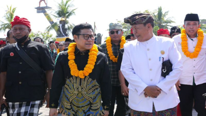 Ketum PKB Muhaimin Iskandar alias Cak Imin dengan tokoh adat Buleleng.