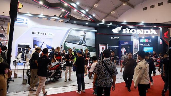 VIVA Otomotif: Booth motor Honda di GIIAS 2023