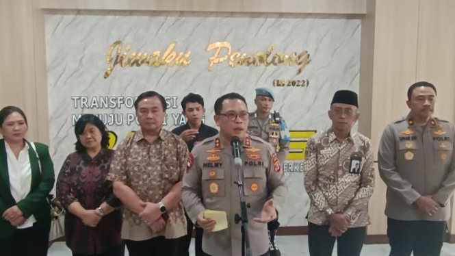 Kapolda Lampung, Irjen Pol Helmy Santika saat menggelar konferensi pers