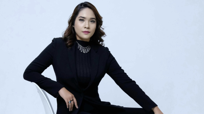 Presenter Adinda Putri.