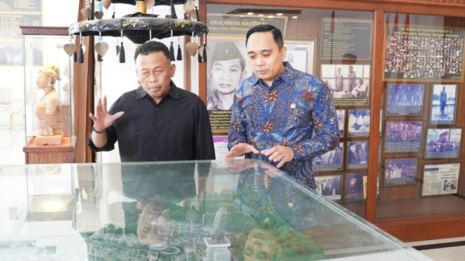 Bupati Sugiri Sancoko dan Wakil Ketua BKSAP DPR Putu Supadma Rudana.