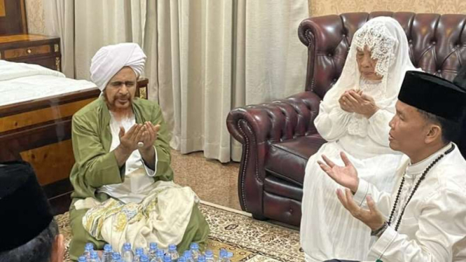 Ketua Dewan Adat Dayak Kalteng H. Agustiar Sabran bertemu Habib Umar Bin Hafidz