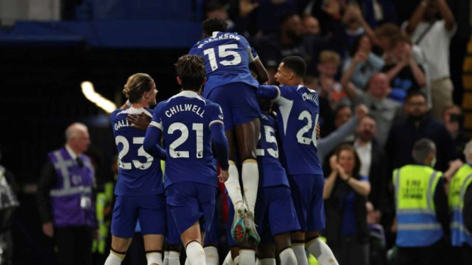 Chelsea merayakan gol