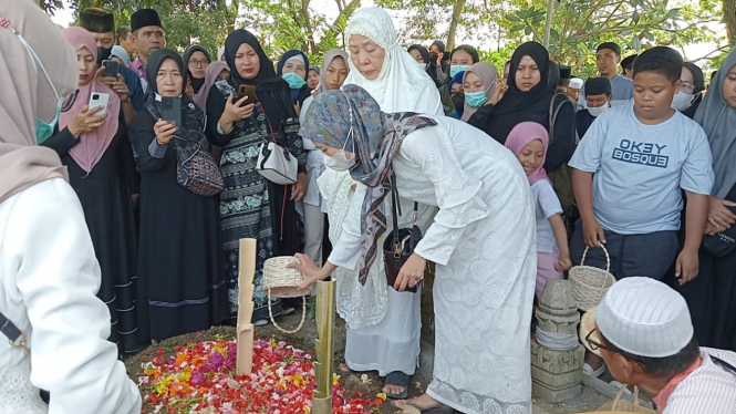 Pemakaman Dosen UIN Raden Mas Said Surakarta di Lombok NTB
