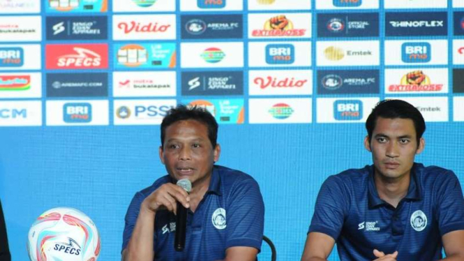Asisten pelatih Arema FC Kuncoro dan Syaiful Anwar