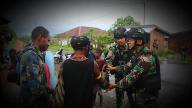 VIVA Militer: Pasukan Yonif MR 411 Pandawa ke Kampung Kenyam.