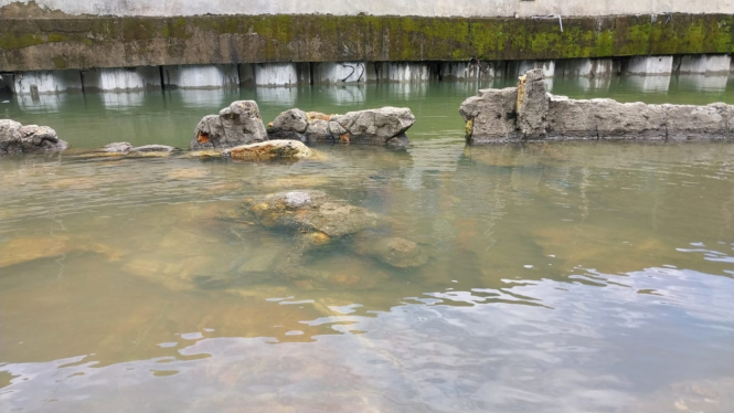 Batu Malin Kundang tenggelam air laut