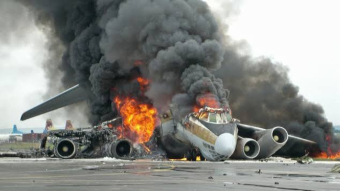 VIVA Militer: Pesawat kargo Ilyushin Il-76 meledak