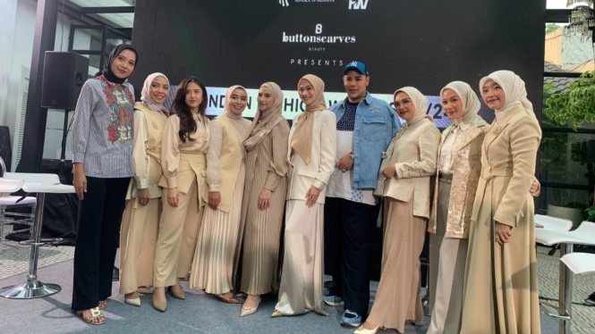 Desainer Indonesia melenggang ke London Fashion Week 2023.
