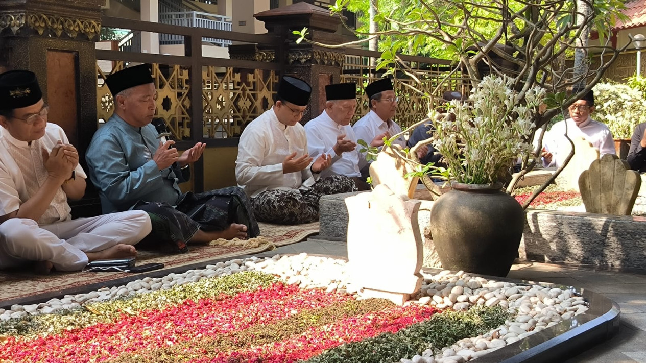 Foto Anies Ke Jombang Ziarah Makam Pendiri Nu Hingga Gus Dur Di Tebuireng