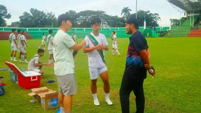 Dua pemain asing saat mengikuti sesi latihan bersama PSMS Medan.