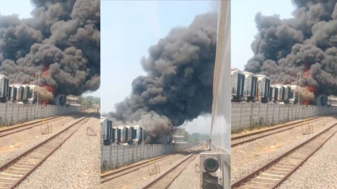 Kebakaran yang Terjadi di Sekitar Area Bangkai Kereta di Stasiun Purwakarta