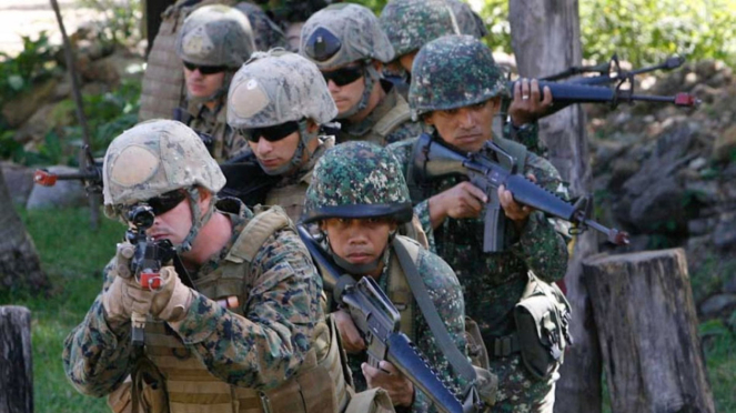 VIVA Militer: Pasukan militer Amerika Serikat dan tentara Filipina