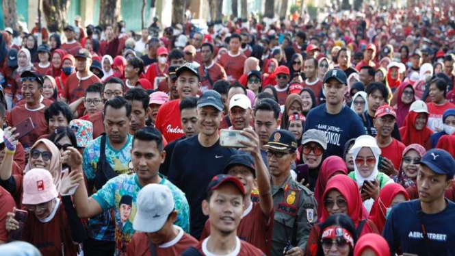 Gubernur Jawa Tengah Ganjar Pranowo ikuti jalan santai di Klaten