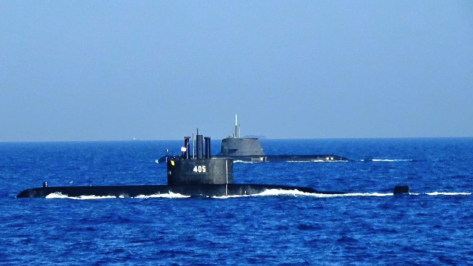 VIVA Militer: KRI Alugoro-405 bertemu Kapal Selam Australia