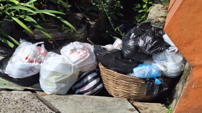 Tumpukan sampah yang banyak dijumpai di Kota Batu