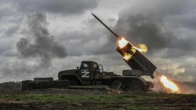 VIVA Militer: Serangan roket BM-21 Grad militer Rusia di Zaporizhzhia