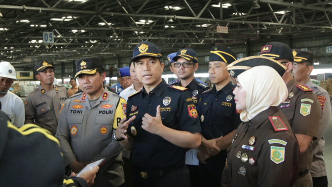 Bea Cukai kunjungi TPS Tanjung Perak