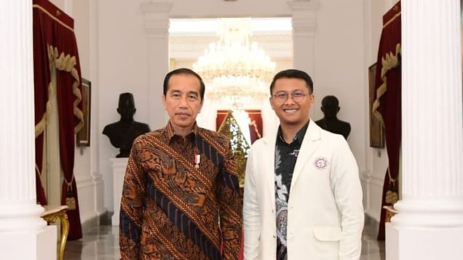 Presiden RI Jokowi bersama Ketua Umum PP KMHDI, I Wayan Darmawan.