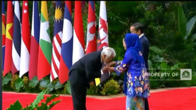 PM Timor Leste Cium Tangan Ibu Iriana