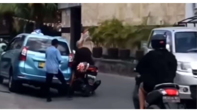 Viral Bule di Bali Sewa Motor Hingga Tabrak Mobil Gegara Belum Lancar Berkendara