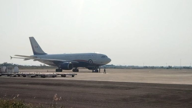 Pesawat kenegaraan Kanada yang membawa Perdana Menteri (PM) Justin Trudeau berada di Bandara Kertajati, Kabupaten Majalengka, Jawa Barat.