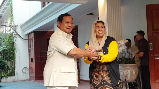 Putri Gus Dur, Yenny Wahid menyambangi kediaman Prabowo Subianto