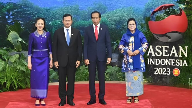 Presiden Jokowi dan ibu Iriana di Red Carpet KTT Asean SUMMIT 2023 di Jakarta