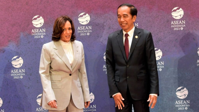 Kamala Harris and President Joko Widodo