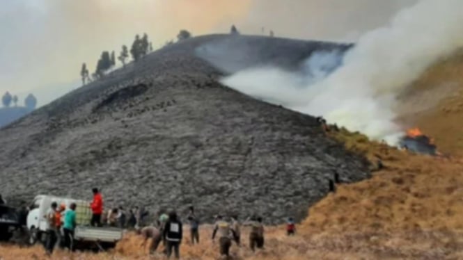 Kebakaran di Savana Kaldera, blok Savana Lembah Watangan Gunung Bromo