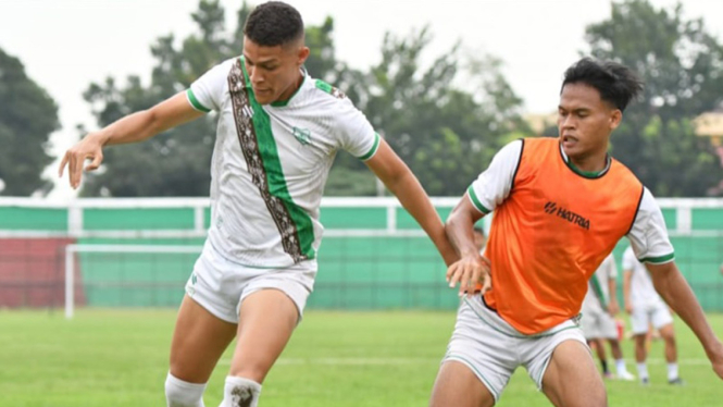 Stiker PSMS Medan asal Brazil, Matheus Souza saat melakukan sesi latihan