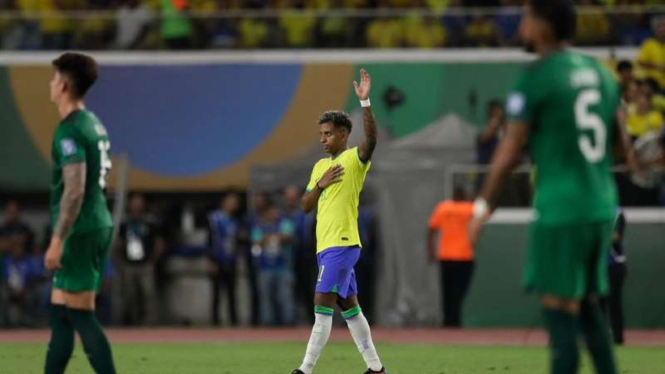 Pemain Timnas Brasil Rodrygo Goes rayakan gol