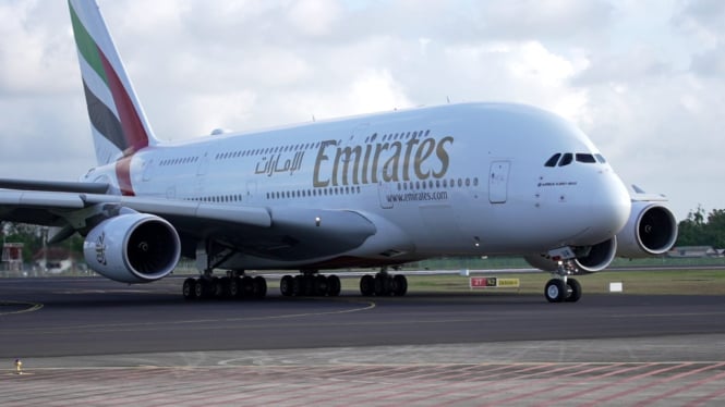 Pesawat Emirates Airbus A380.