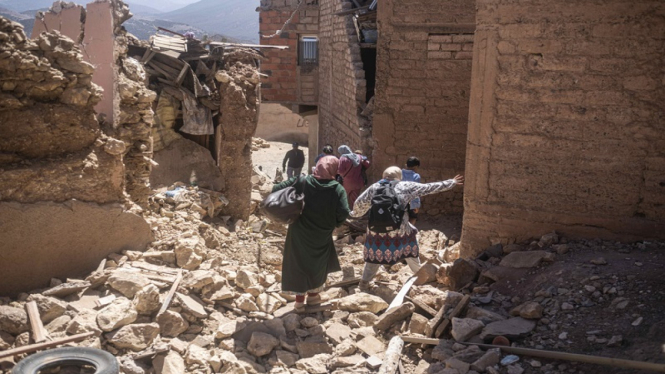 Puing-puing rumah yang terdampak gempa di Maroko