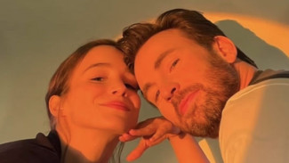 Chris Evans dan Alba Baptista Sambut Kelahiran Anak Pertama, Nama dan Jenis Kelamin Terungkap!