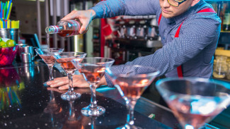 Mixologist Dunia Dre Masso Berbagi Ilmu dengan Bartender Lokal