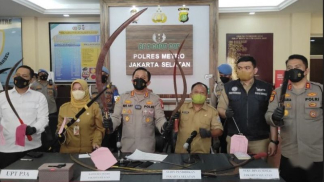 Polisi Sita Celurit Besar Dan Busur Panah, Hasil Ungkap 7 Tawuran Di Jaksel