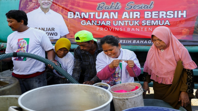 Warga di Kabupaten Serang, Banten mendapat bantuan air bersih