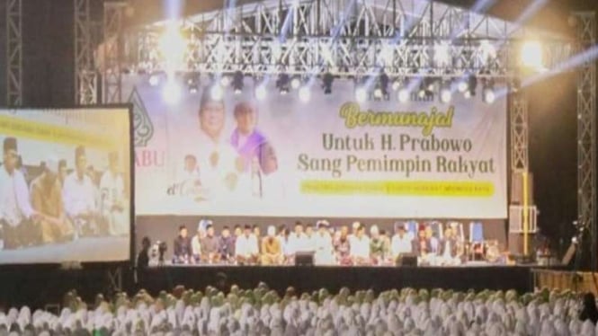 Kiai dan ribuan santri deklarasi dukungan untuk bakal capres Prabowo Subianto.